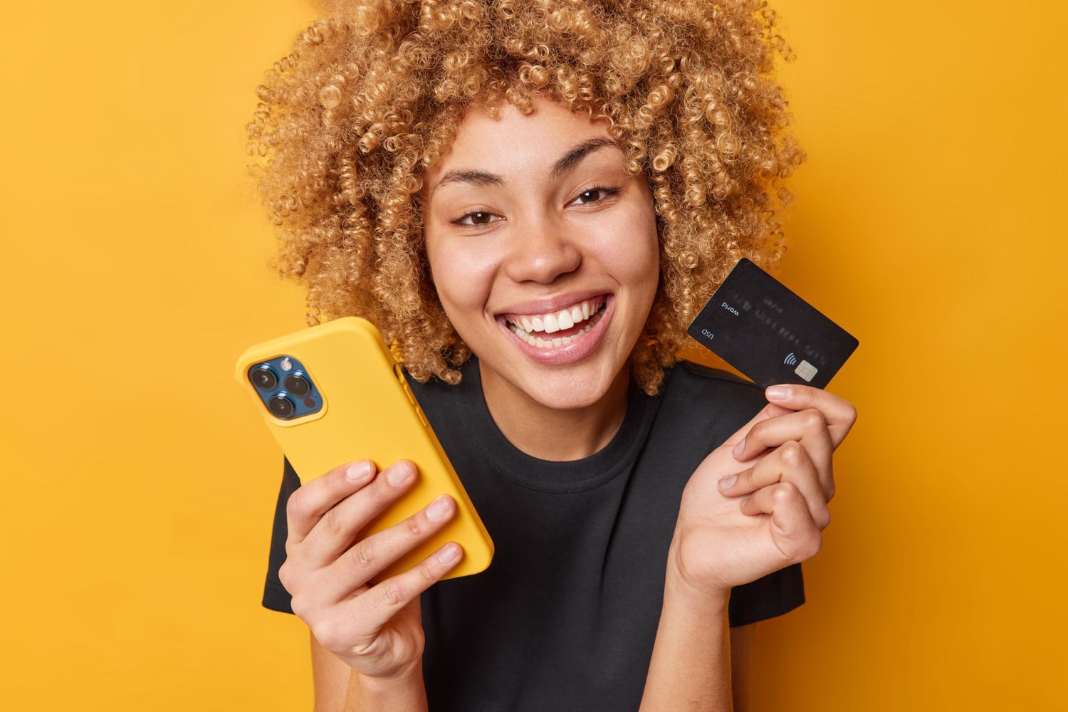 a HAPPY GIRL USING HER BMO Cashback World Elite Mastercard.