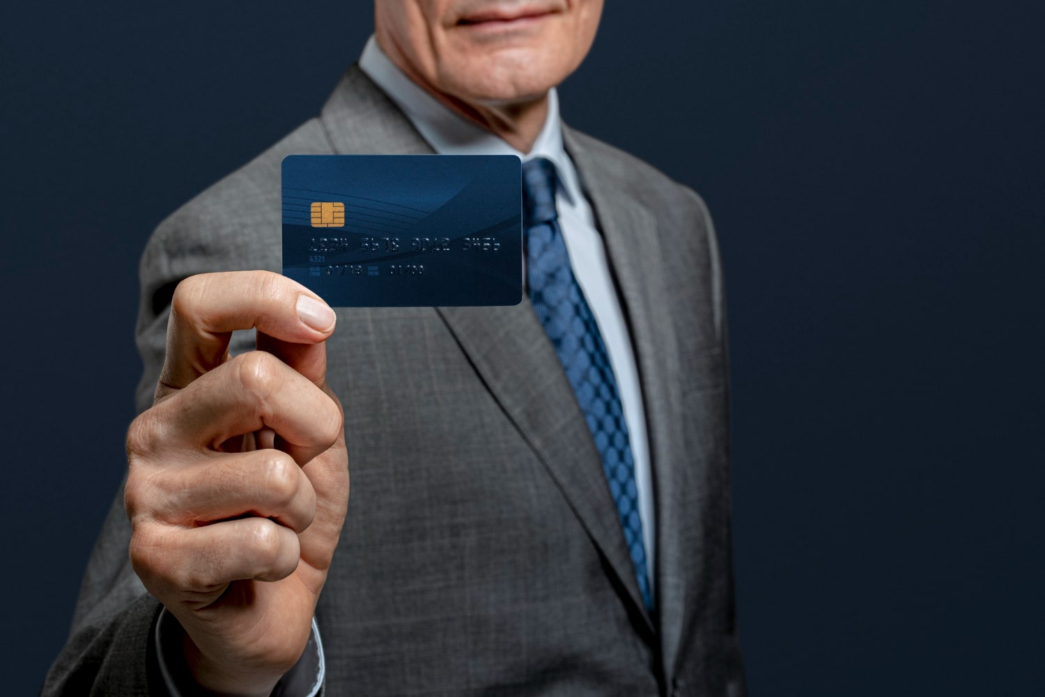 A man holding his Discover it CashBack Credit Card