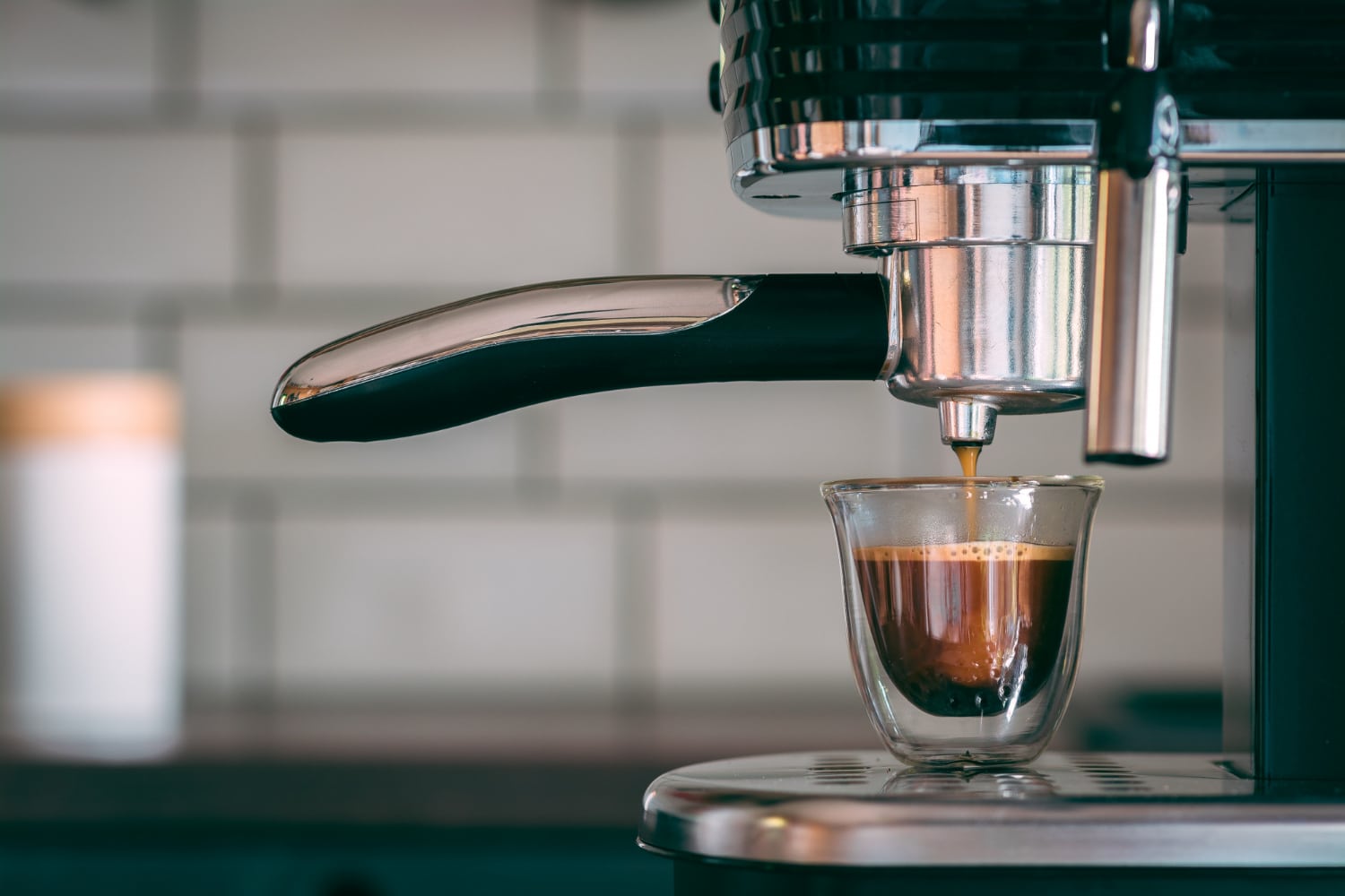 freshly brewed coffee using the best espresso machine