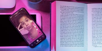 a person watching Booktok Books.